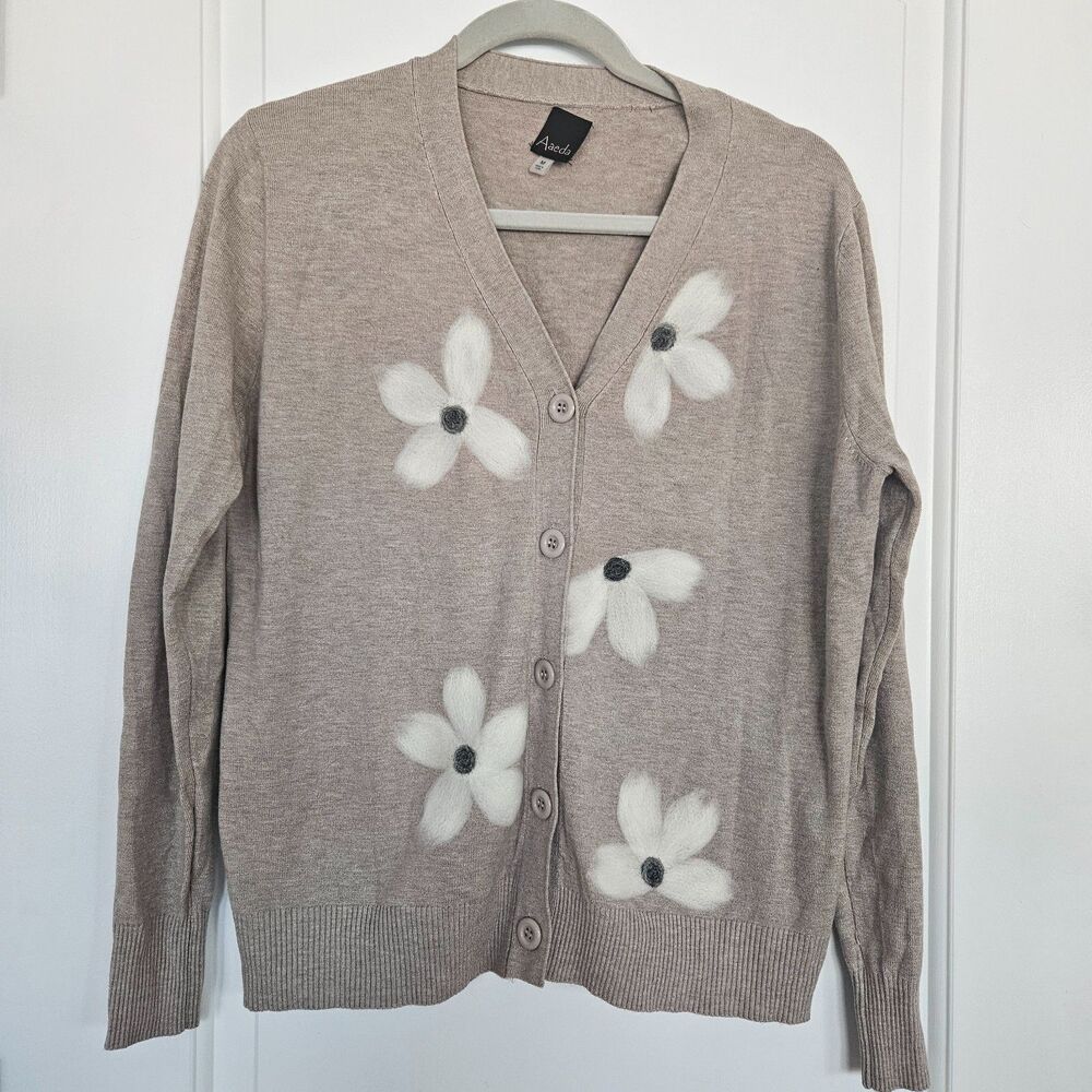 Aaeda Beige Cardigan with Felted white daisy Flowers, women's size Medium vneck